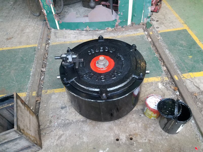 Class 104: 50528 repaired vacuum cylinder